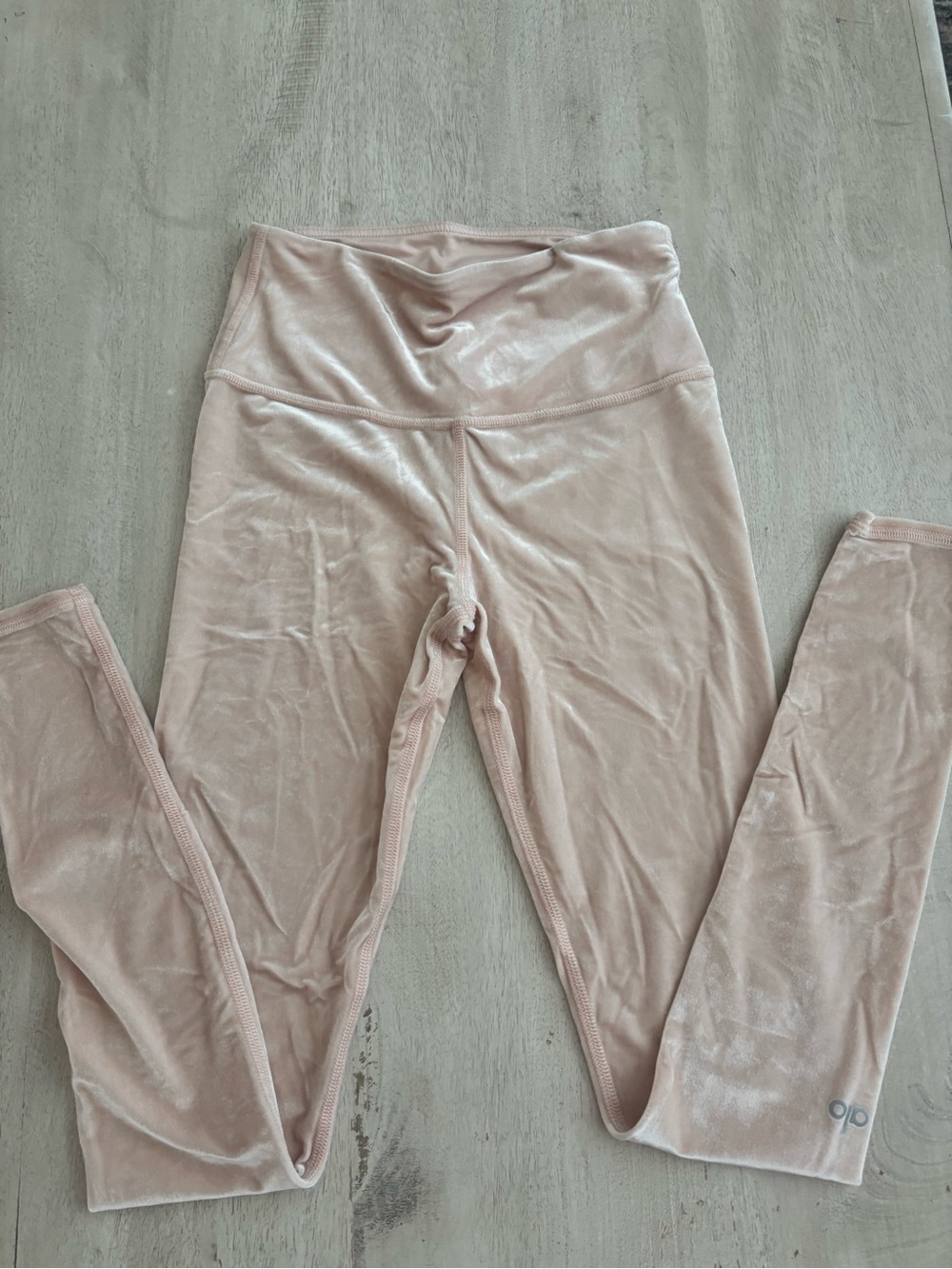 ALO Yoga Velvet Leggings in Blush Pink